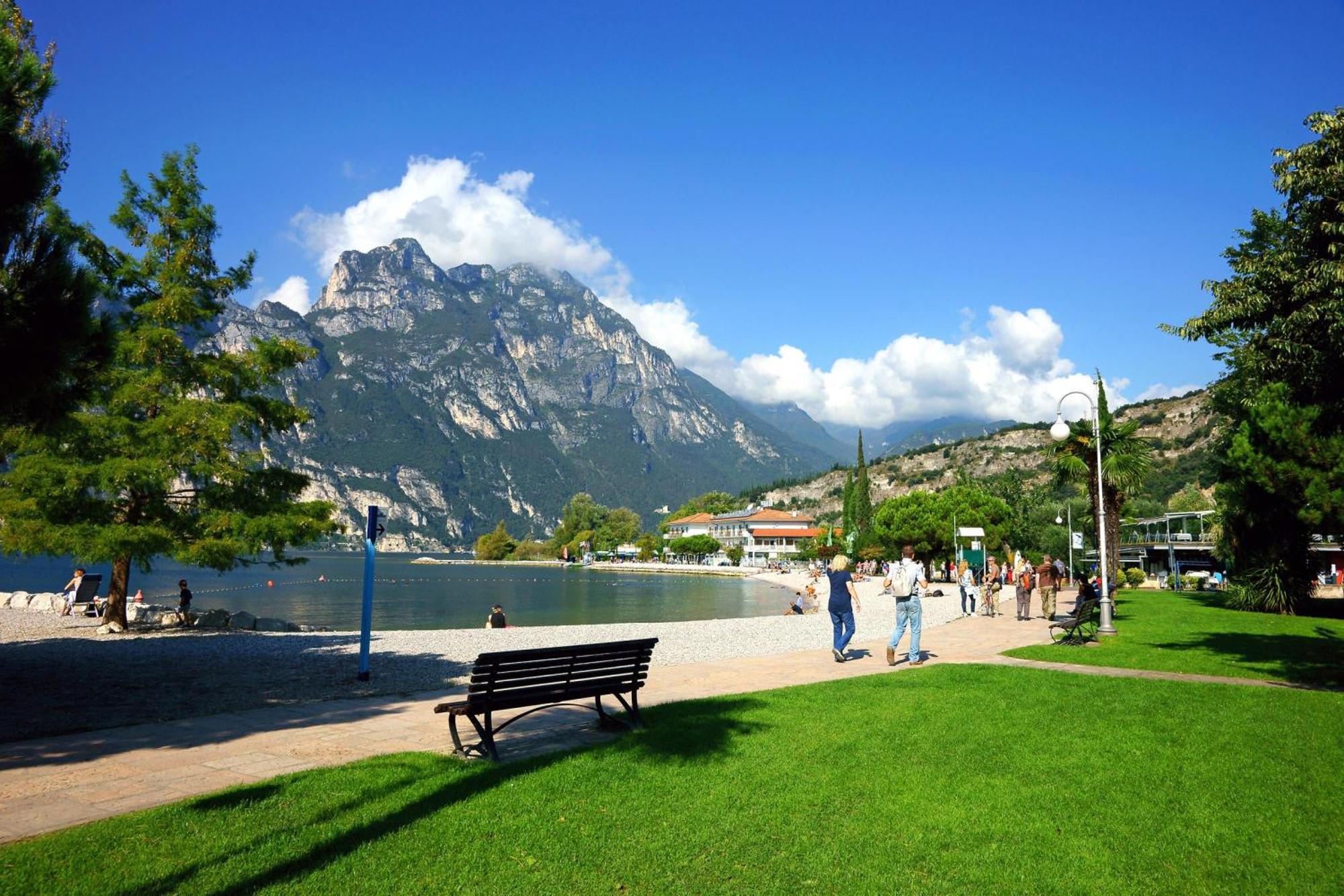 Riva Centro Apartment - Happy Rentals Luaran gambar