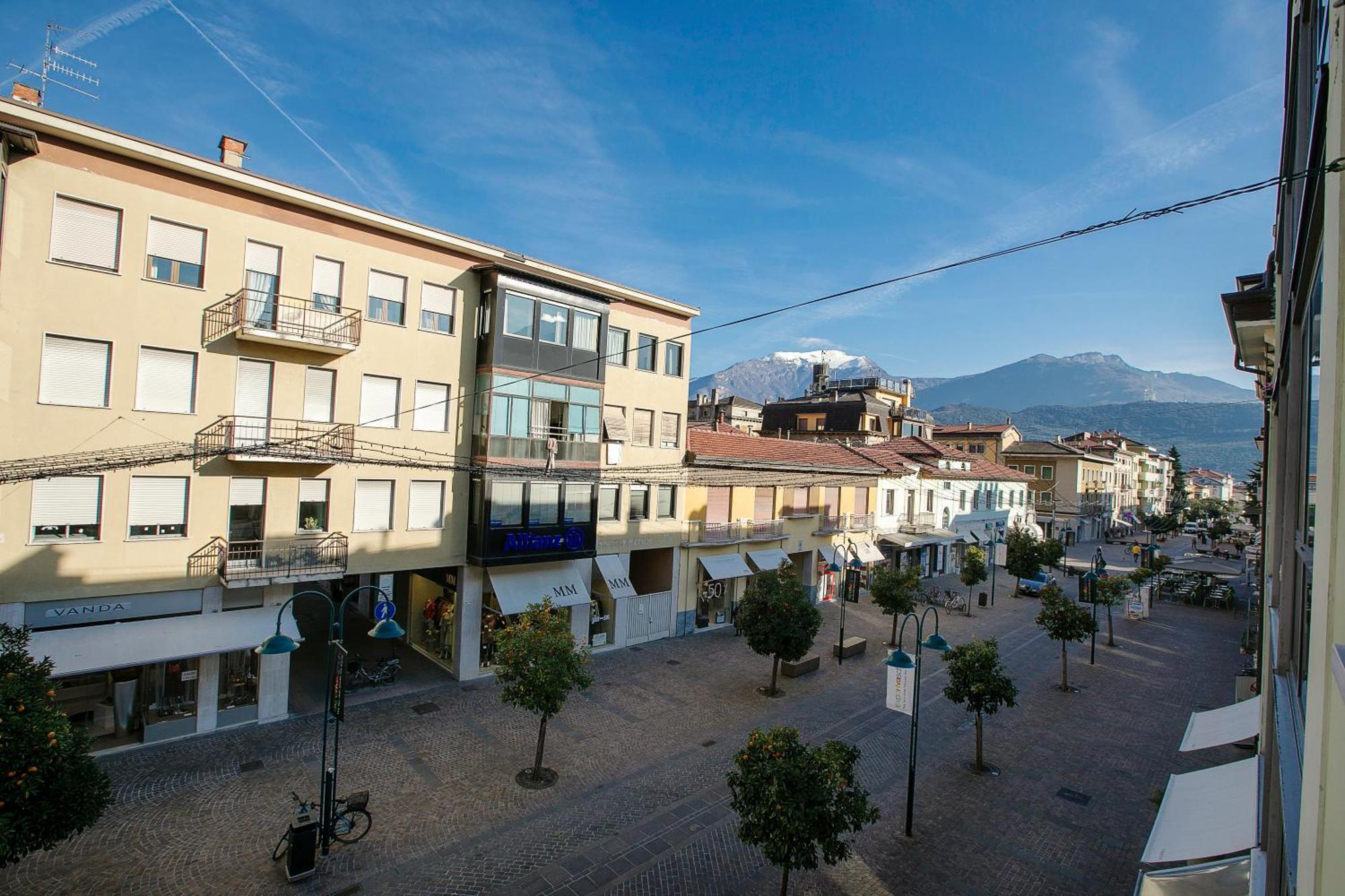 Riva Centro Apartment - Happy Rentals Luaran gambar